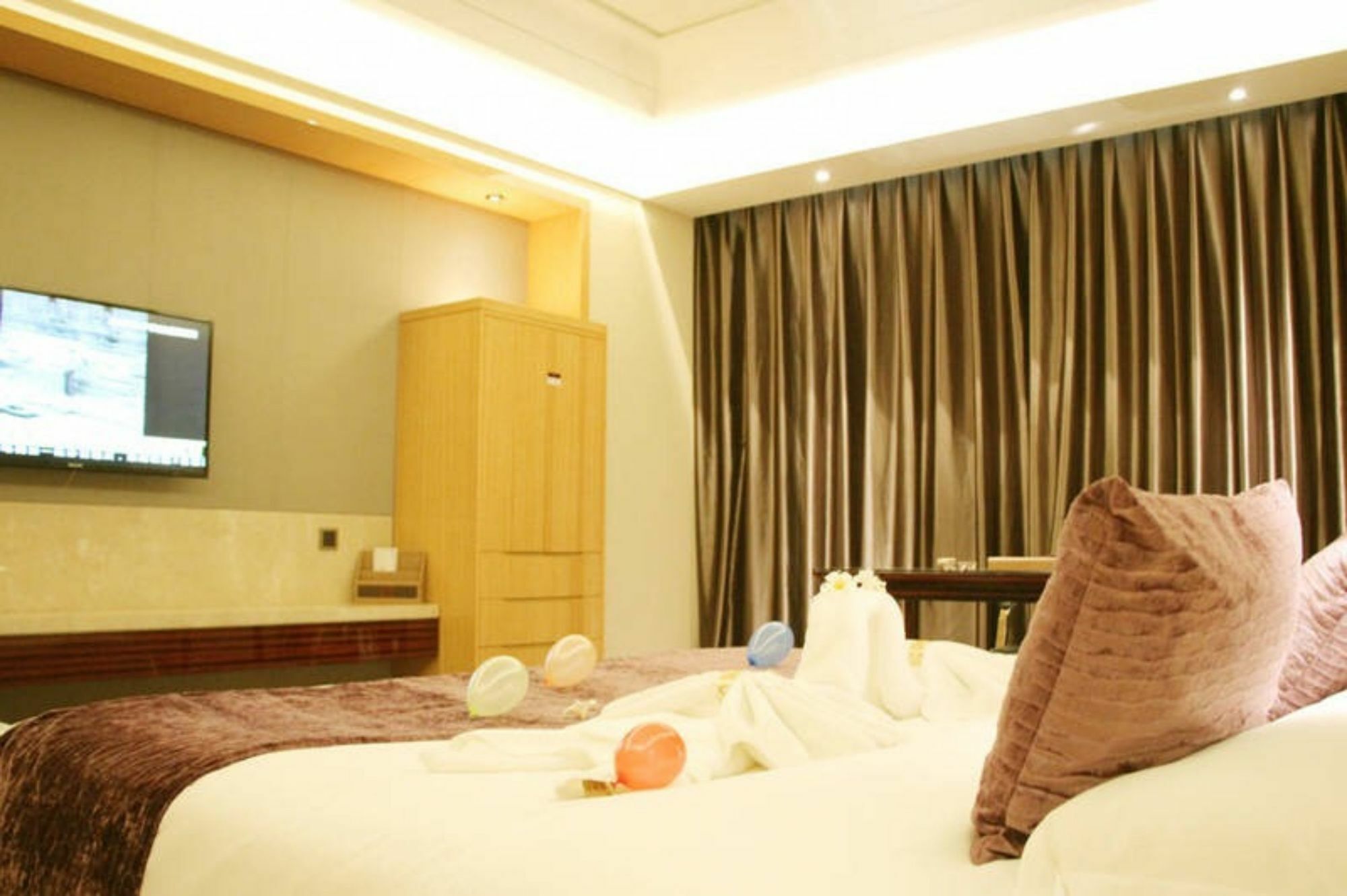 Swan Lake Recreation Hotel Foshan Extérieur photo